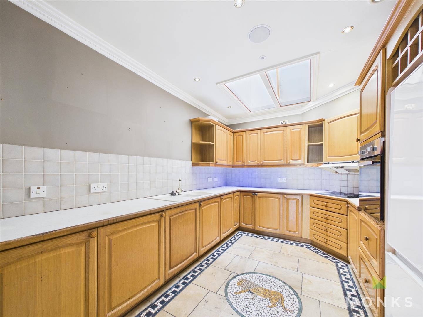 7 Bishopstone Mansions Town Walls, Shrewsbury, SY1 1UE For Sale